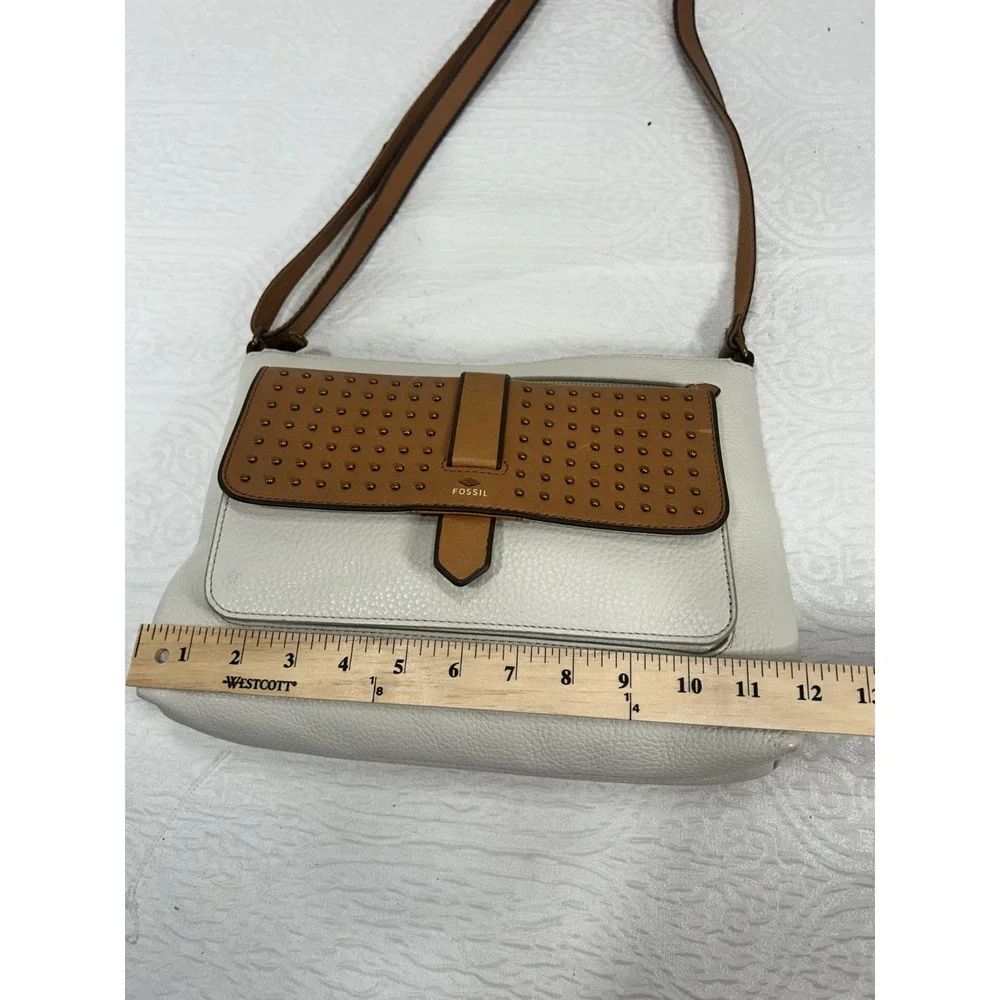 Fossil cream & brown pebbled leather purse zip closure womens